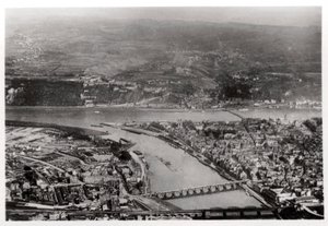 Luftfoto af Koblenz, Rhein-Pfalz, Tyskland, fra en Zeppelin, c1931 1933 af Unbekannt