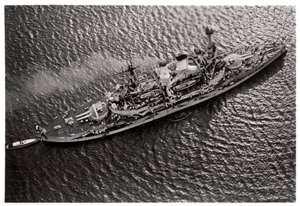 Luftfoto af det tyske slagskib SMS Schlesien, fra en Zeppelin, c1931 1933 af Unbekannt