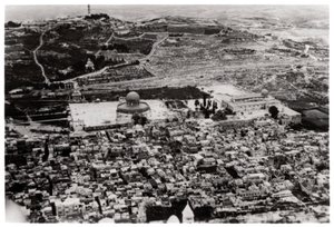 Luftfoto af moskeen i Omar, Jerusalem, Palæstina, fra en zeppelin, 1931 1933 af Unbekannt
