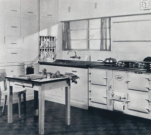 Aga Heat Ltd. Model F Aga komfuret til et stort hus udført i sort og creme glasagtig ename af Unbekannt