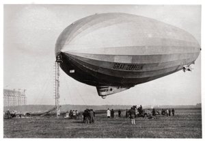 Luftskib LZ127 Graf Zeppelin fortøjet ved Loewental, Tyskland, 1933 af Unbekannt