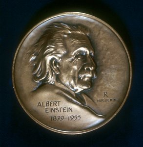 Albert Einstein 1879-1955, matematisk fysiker, c1979 af Unbekannt