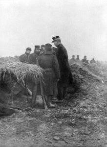 Albert I, den tredje konge af belgierne, besøger skyttegravene i Avecapelle, Belgien, 1915 af Unbekannt