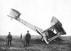 Alcock og Browns fly efter at have gennemført den første non-stop transatlantiske flyvning, 1919 af Unbekannt
