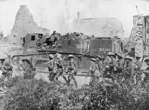 Allierede tropper marcherer gennem en befriet by, 27. oktober 1918 af Unbekannt