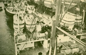 En imponerende række af både ombord på Leviathan., c1930. af Unbekannt