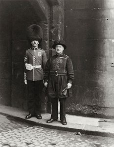 Gammelt og moderne ved Tower of London, det 20. århundrede af Unbekannt