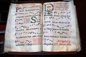 Antifonal. Jesu omskærelse. Domus Galilaeae eller House of Galilee drives af den katolske organisation Neocatechumenal Way. Antiphonary, Saligprisningernes Bjerg, Israel af Unbekannt