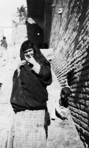 Arabisk kvinde, Irak, 1917-1919 af Unbekannt