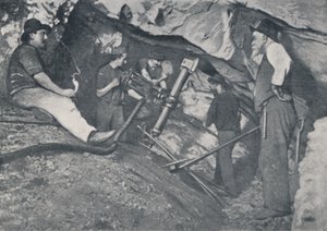 På arbejde i en victoriansk guldmine, 1923. af Unbekannt