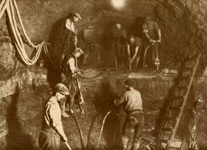 At Work on the New Mersey Tunnel, c1930. af Unbekannt
