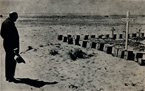 På en Battlefield-kirkegård i Egypten, 1942, 1945. af Unbekannt