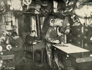 På bunden af havet. I stuen på en ubåd, 1919. af Unbekannt