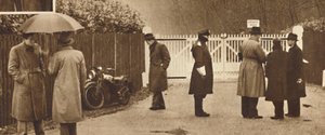 At the Gates, Fort Belvedere, 1936 1937 af Unbekannt