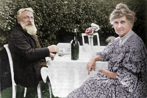 Auguste Rodin - Rodin og hans kone i deres have i Meudon, c1925 af Unbekannt