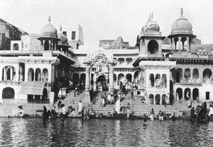 Badende ghat ved Yamuna-floden, Muttra, 1917 af Unbekannt