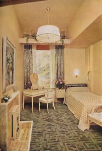 Soveværelse designet af Esmé Gordon, A.R.I.B.A., A.R.I.A.S., med græsk nøgledesign W Wilton Carpet af J af Unbekannt