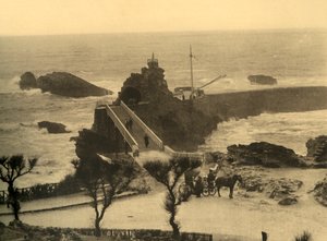Biarritz - The Rock of the Virgin, c1930. af Unbekannt