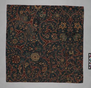 Blåmalet tæppefragment med rullende blomsterranker, Iran, 1600-tallet. af Unbekannt