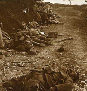 Lig efter indtagelsen af Courcelles, Nordfrankrig, 1918 af Unbekannt
