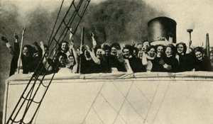 Britiske Røde Kors-sygeplejersker på vej til fronten, Første Verdenskrig, 1914, c1920. af Unbekannt