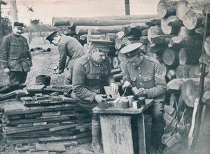 Britiske ingeniører med ekspeditionsstyrken laver håndgranater af tobaksdåser, c1914 af Unbekannt