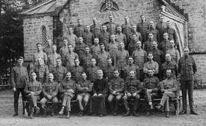 Britiske tropper uden for garnisonskirken, Chakrata, 1917 af Unbekannt