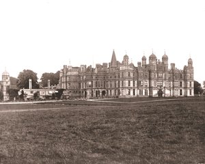 Burghley House, Lincolnshire, 1894. af Unbekannt
