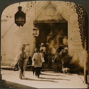 Burmesiske damer på vej til basaren, Mandalay, Burma, 1907 af Unbekannt