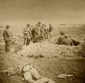 Begravelse af lig, Sainte-Marie-à-Py, Nordfrankrig, c1914-c1918. af Unbekannt