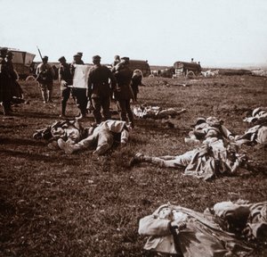 Begravelse af lig, Sainte-Marie-à-Py, Nordfrankrig, c1914-c1918 af Unbekannt