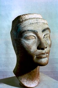 Buste af Nefertiti, Egypten, 1375 f.Kr af Unbekannt
