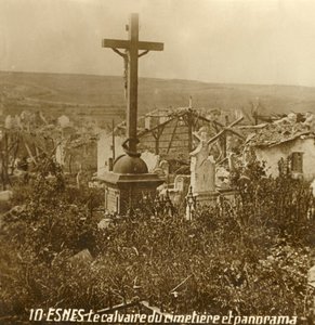Golgata på kirkegården i Esnes, Nordfrankrig, c1914-c1918 af Unbekannt