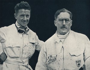 Kaptajn G. E. T. Eyston og assistent, 1937 af Unbekannt