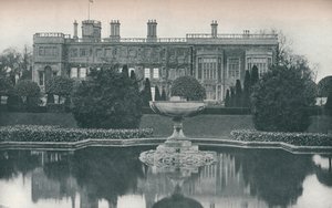 Castle Ashby, Northants: South Side, With Fountain, c1915 af Unbekannt
