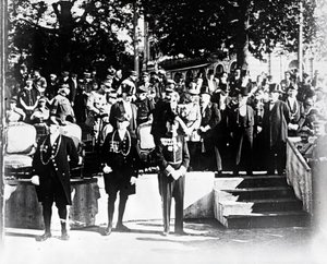 Ceremoni med højtstående personer og embedsmænd, c1914-c1918 af Unbekannt
