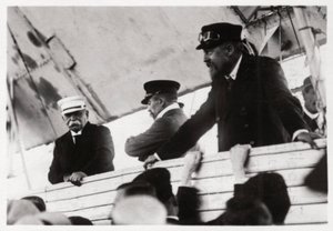 Grev Zeppelin og Dr. Eckener i en Zeppelin-gondol, Schwaben, Tyskland, c1908-1917 1933 af Unbekannt
