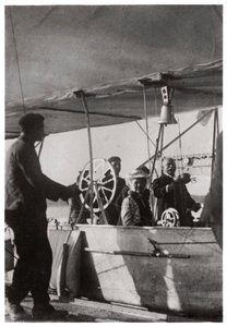 Grev Zeppelin med sin datter i Zeppelins gondol LZ3, Tyskland, c1906-1908 1933 af Unbekannt