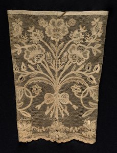 Manchet med blomsterranker, 1800-tallet. af Unbekannt