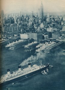 Cunard White Star liner Berengaria, nærmer sig Cunard mole, 1936 af Unbekannt
