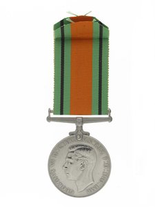 Forsvarsmedalje 1939-45 (nikkel og silke) af Unbekannt