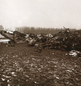 Ødelagt zeppelin, c1914-c1918 af Unbekannt