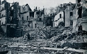 Ødelagte bygninger, fra den indre tempelhave, 1941 af Unbekannt
