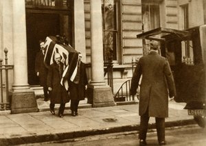 Earl Haigs kiste bliver båret fra huset, hvor han døde, London, 29. januar 1928, 1935. af Unbekannt