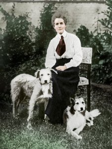 Edith Cavell med sine hunde, c1915 af Unbekannt