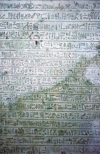 Egyptisk kalkstensstele med hieratisk skrift af Unbekannt