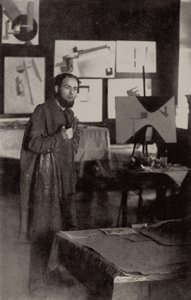 El Lissitzky i sit atelier i Vitebsk, 1919. af Unbekannt