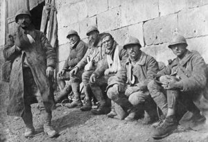 Evakuerede franskmænd sårede efter slaget ved Plessis-de-Roye, Picardie, Frankrig, 30. marts 1918 af Unbekannt