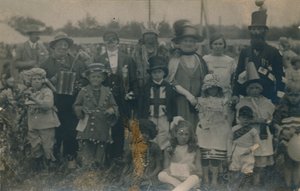 Klædekonkurrence, c1900 af Unbekannt