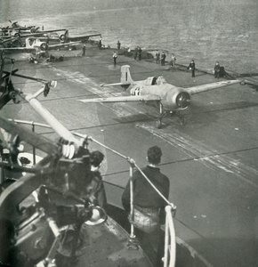 Jagerfly om bord på et hangarskib, Anden Verdenskrig, c1943. af Unbekannt